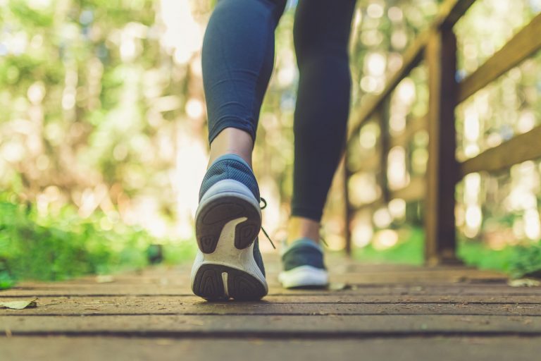 Voorkom operatie van etalagebenen met een looptraining